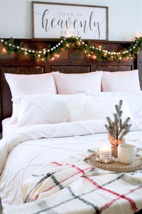 Farmhouse Christmas Bedroom Ideas Christmas Bedroom Decor Garland