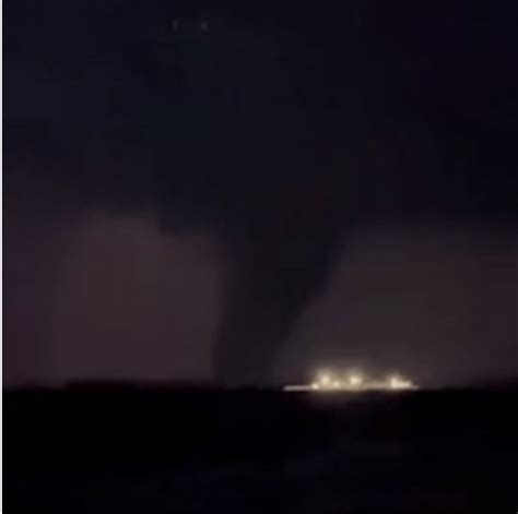 Iowa Tornado Video Shows Large Tornado Rip Through Iowa Multiple Fatalities