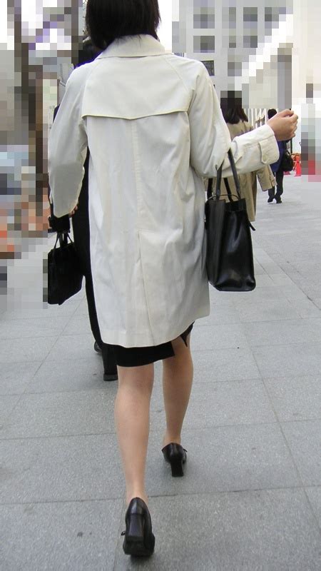 リクルートスーツにナチュスト美脚 街角パンスト美脚