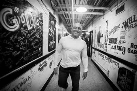 where do joe rogan live