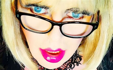 Naughty Trans Woman In Stockings And Heels Shemale Porn Feat Emma