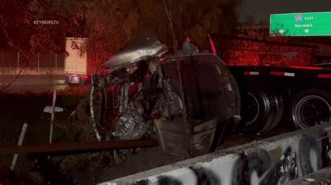 2 Killed After Car Splits In Half In Crash On Freeway Near South La