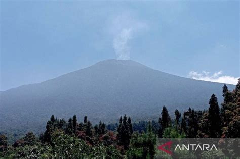 Gunung Slamet Mengalami Peningkatan Aktivitas Gempa ANTARA News