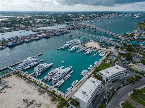 Understand Lobster Season in The Bahamas at Hurricane Hole