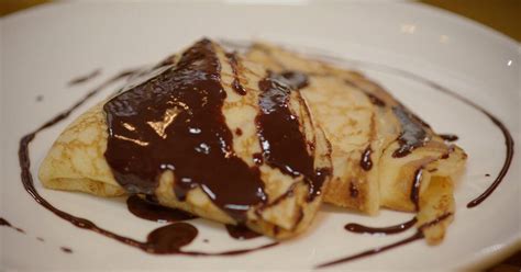 Pannenkoeken Met Banketbakkersroom En Warme Chocoladesaus Dagelijkse Kost