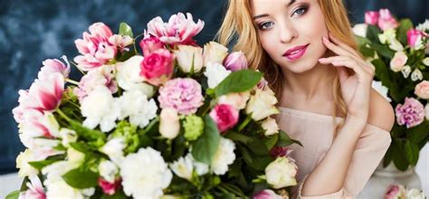 Какие цветы подарить девушке