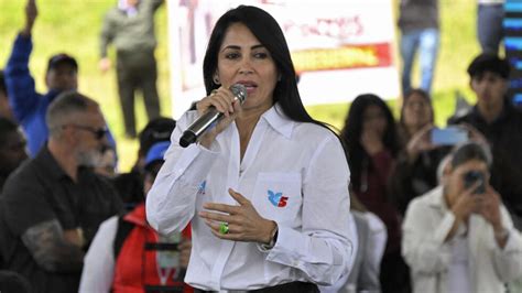 Leftist Luisa Gonzalez leads Ecuador first-round poll ahead of official ...