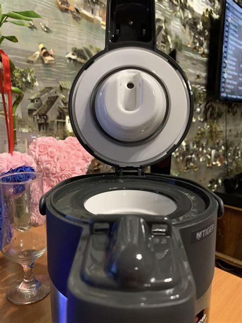 Купить термос с пневмонасосом Tiger MAA-A222 Stainless, 2.2 л MAA-A222 ...