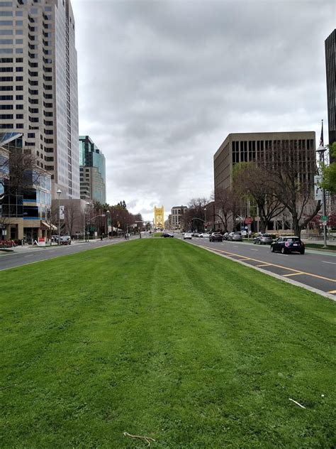 New staff at EDD office Sacramento CA to handle backlogs 16