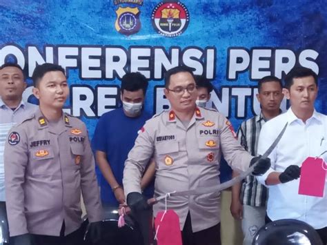 Kedapatan Membawa Celurit Jumbo Dua Pemuda Ditangkap Polisi