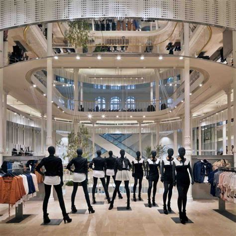 A primeira coleção de lingerie de sempre da Zara já está à venda e é lindíssima NiT