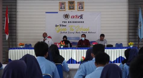 Pelajar Smkn Antusias Ikuti Program Goes To School Oleh Pwi Bojonegoro