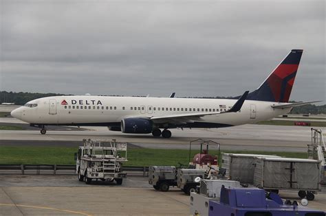 Delta Air Lines Fleet Boeing 737-800 Details and Pictures