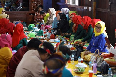 Seni Dan Budaya Melayu Semarakkan Festival Kampung Caping GenPI Co KALBAR