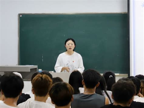 体育学院召开“筑梦新学期，启航新征程”主题班会团学工作郑州工商学院体育学院