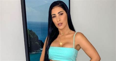 Dupla de Simone Simaria faz foto de lingerie de R mil e detalhe chama atenção Purepeople