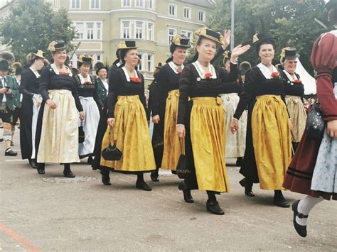 Trachten Und Sch Tzenzug Oktoberfest Tv De M Nchner Oktoberfest