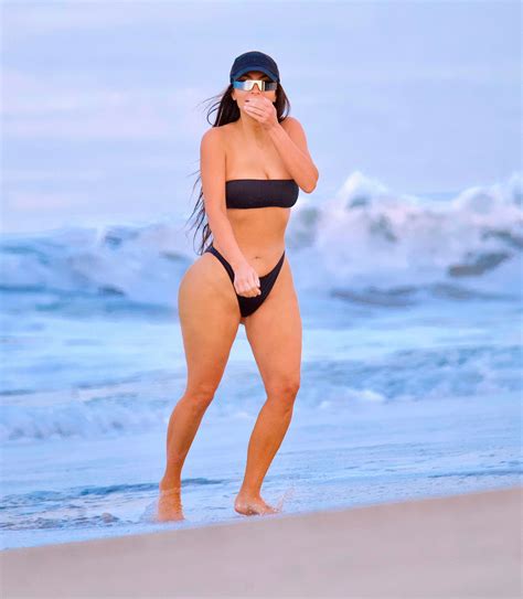 Kim Kardashian Presumi Sus Curvas En Un Bikini Durante Un Paseo Por Malib Infobae