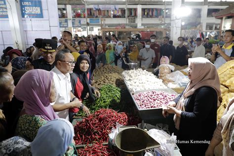 Mendag Pantau Stok Dan Harga Bapok Di Pasar Tumenggungan Kebumen