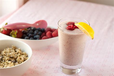 Sleepy Raspberry Lemon Poppy Seed Smoothie | Healthful Pursuit