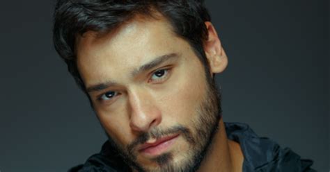 Não assumi nada sempre fui um ator gay diz Bruno Fagundes