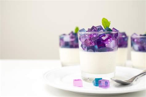 Gelatina De Flor De Hortensia Panna Cotta Foto Premium