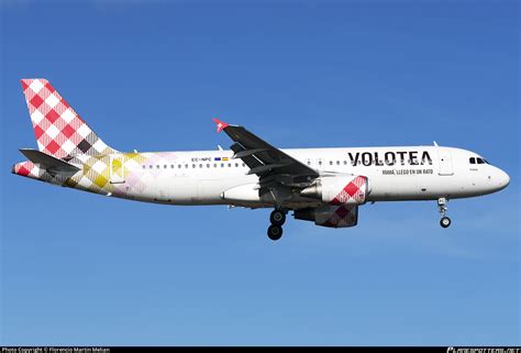 EC NPC Volotea Airlines Airbus A320 214 Photo By Florencio Martin