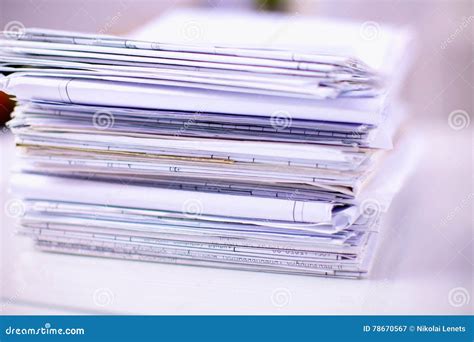 Pile De Dossier Dossier Avec Le Fond Blanc Image Stock Image Du