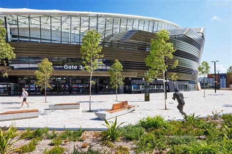 Allianz Stadium / Sydney Football Stadium by Glascott Landscape & Civil ...