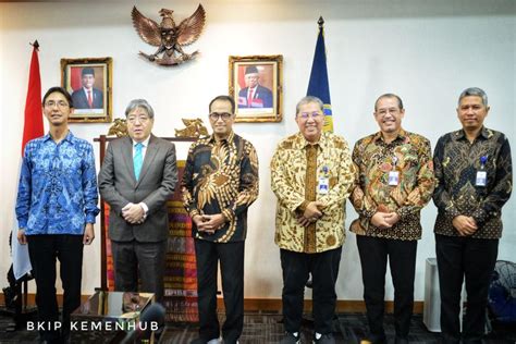 Foto Bertemu Dubes Baru Jepang Menhub Bahas Proyek MRT Jakarta