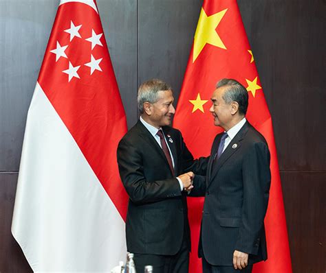 Wang Yi rencontre le ministre singapourien des Affaires étrangères