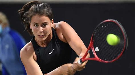 American Navarro Beats Mertens In Hobart For First WTA Title Sports