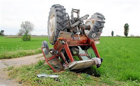 Ferit El Conductor D Un Tractor Despr S De Xocar Amb Un Cami A Linyola