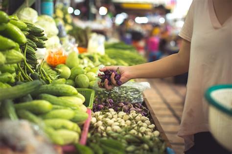 Free Photo Woman Shopping Organic Vegetables And Fruits