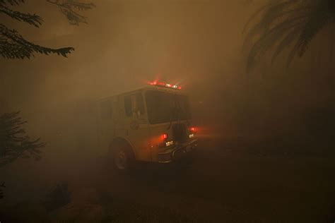 Thomas Fire Thousands Of Acres Burn In Ventura County Los Angeles Times