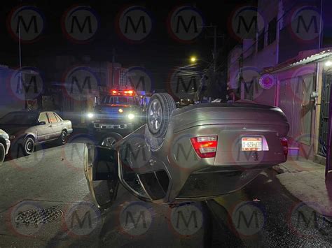 Veh Culo Vuelca De Manera Aparatosa Luego De Chocar Contra Dos Autos