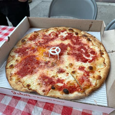 Bedtimebill S Pizza Review At John S Of Bleecker Street One Bite