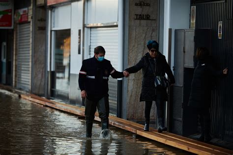 Tempestade No Norte De Espanha Faz Dois Mortos E Causa Perda De