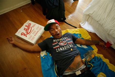 Completely Relaxed Gay Studs Getting Undres XXX Dessert Picture