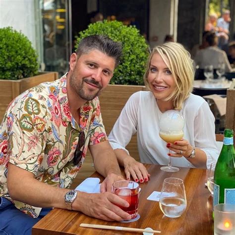 A Place In The Sun S Laura Hamilton Stuns In White Bikini As She Cools Off In Heatwave The Mirror