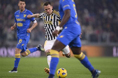 Coppa Italia Juventus Frosinone Milik E Yildiz Conquistano La