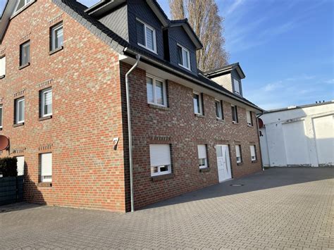 Moderne 3 Zimmer Wohnung Im Erdgeschoss Mit Garten Und Garage In