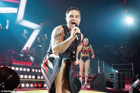 Robbie Williams Poses For Naked Christmas Selfie Daily Mail Online
