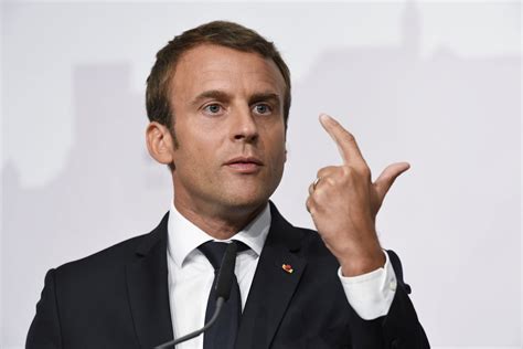 Politique 26 000 Euros Les Frais De Maquillage Demmanuel Macron