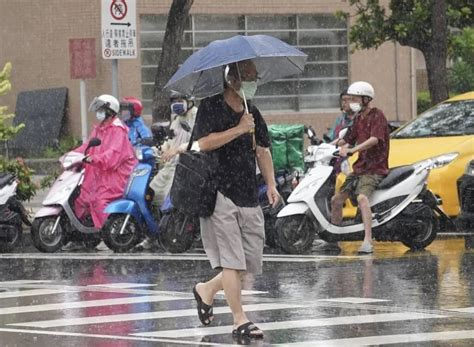 比雙颱更要注意！「這地區」明、後天恐降下致災大雨 吳德榮：下周雨區擴大