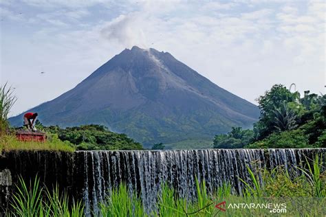 Gunung Merapi Kali Luncurkan Guguran Lava Pijar Antara News