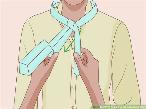 4 Ways To Tie A Tie On Someone Else Wikihow