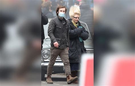 Maisie Williams Looks Unrecognizable On Sex Pistols Set Photos