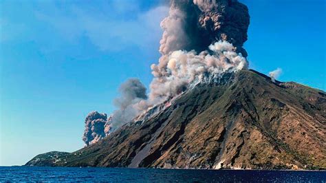 Stromboli Ausbruch In Italien Liegt Gef Hrlichstes Vulkangebiet Der