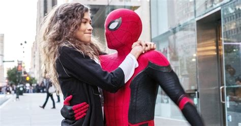 ‘Spider-Man’ Stars Tom Holland & Zendaya Spotted Making Out In Pic ...